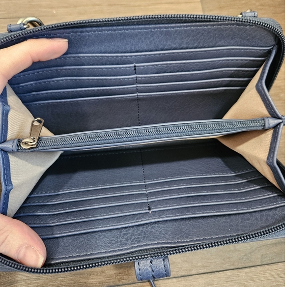 NWOT The Sak Iris Smartphone Crossbody - Picture 11 of 16